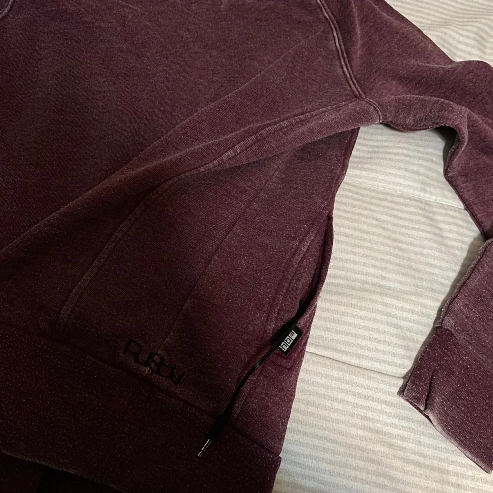 Rusty Hoodie With Earbuds (Idk If They Hook Up) - Picture 6 of 10